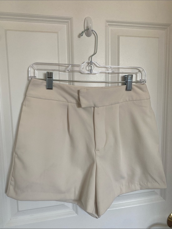 a new day Pants - NWT A New Day Women’s High-Rise Cream Stretch Pleated Trouser Shorts Size 4